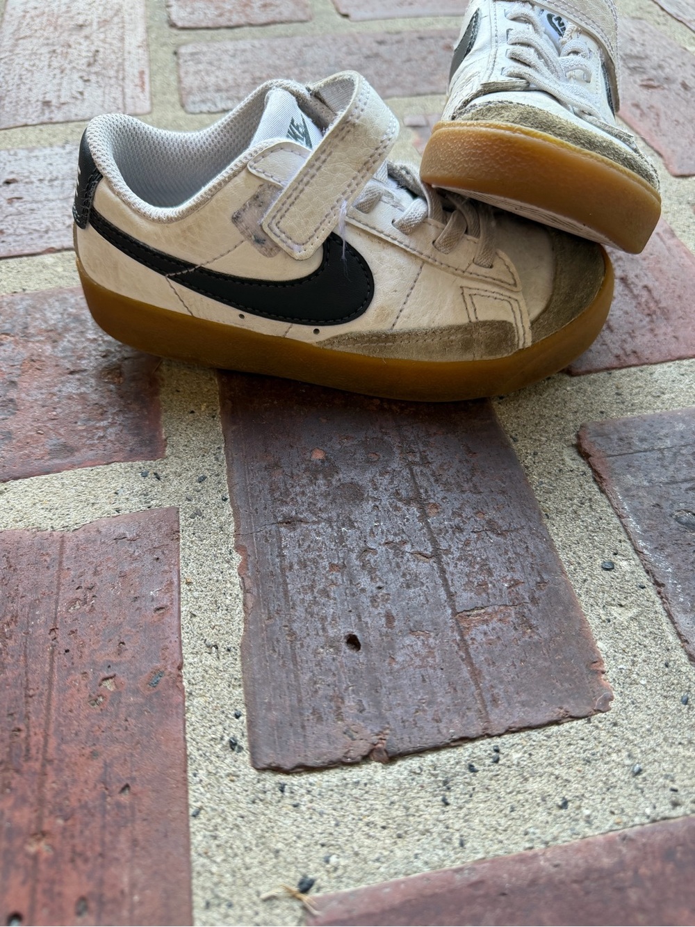 Nike Kids White and Black Velcro Low-Top Sneakers with Gum Sole